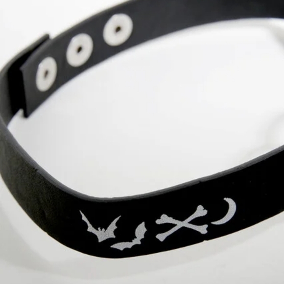 🎃 🆕 Nightmare Before Christmas • Bats and Bones Choker - Picture 2 of 4